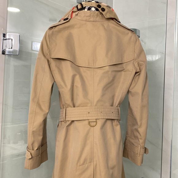 Authentic Burberry Kensington short trench coat - Picture 14 of 14